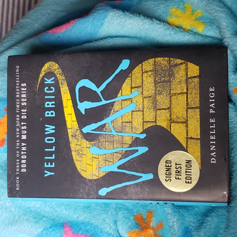 Signed 1st Edition YELLOW BRICK WAR by Danielle Paige